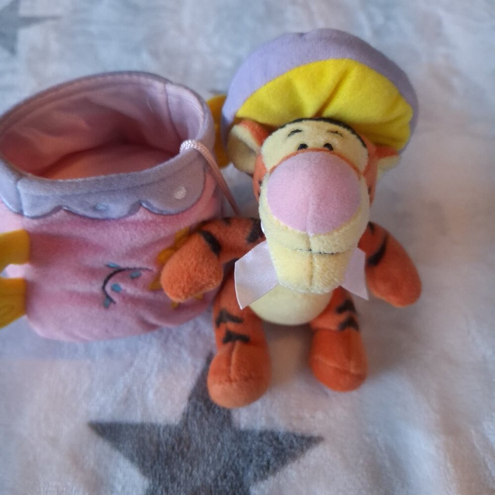 Disney Winnie The Pooh Sugar Bowl With Surprise Tigger Plush‎ Easter Spring - Picture 7 of 12